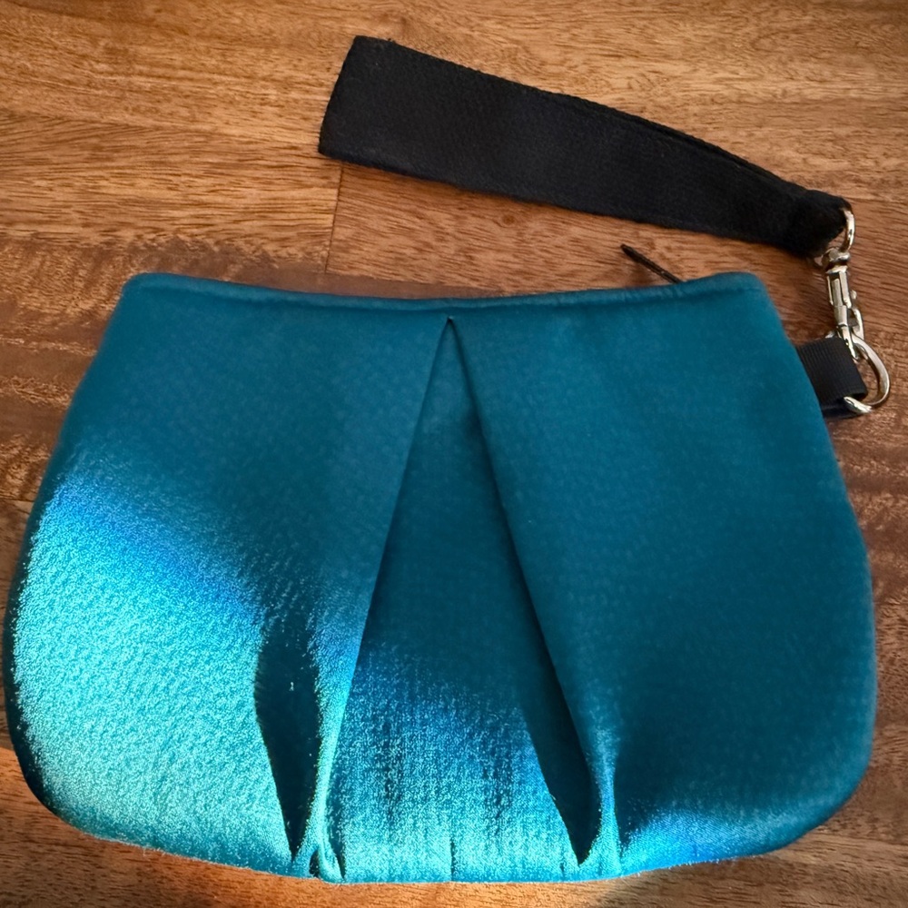 1154 Lill Studio Wristlet